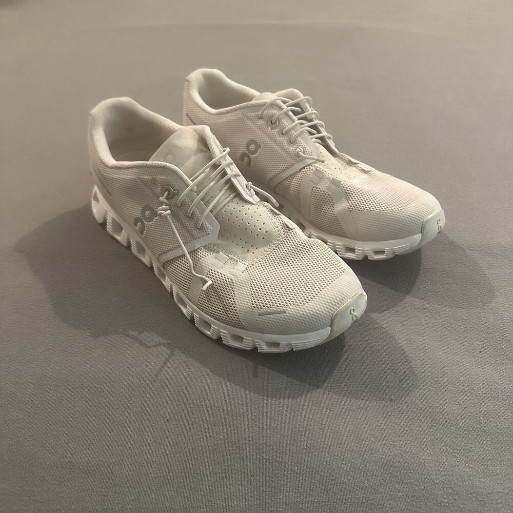 On Cloud 5 Sneakers Womens 10 Triple White Activewear Running Low Top Shoes